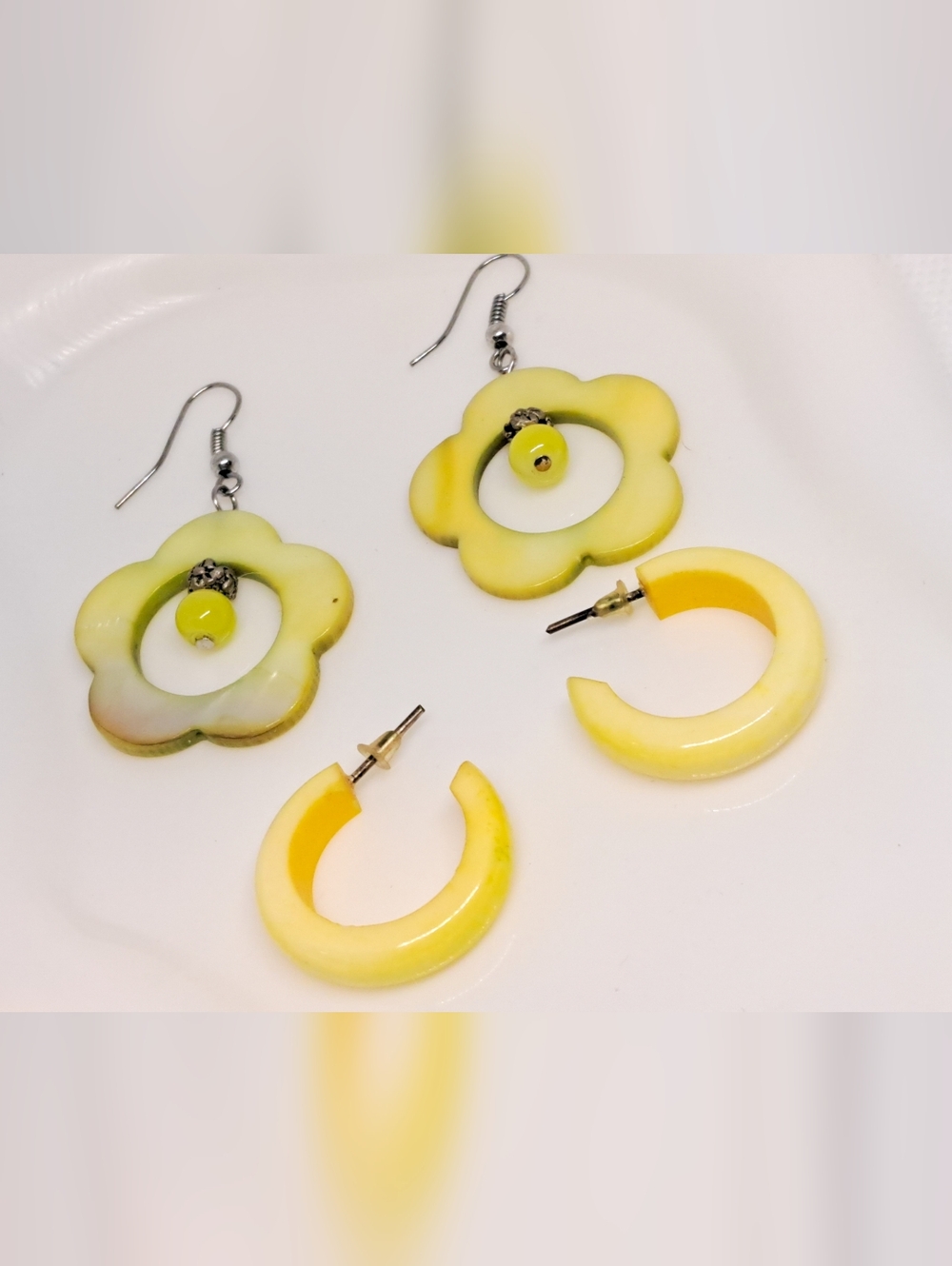 Yellow Flower and Hoop Earrings Set - Acrylic Daisy 70s Retro Vintage Hippie